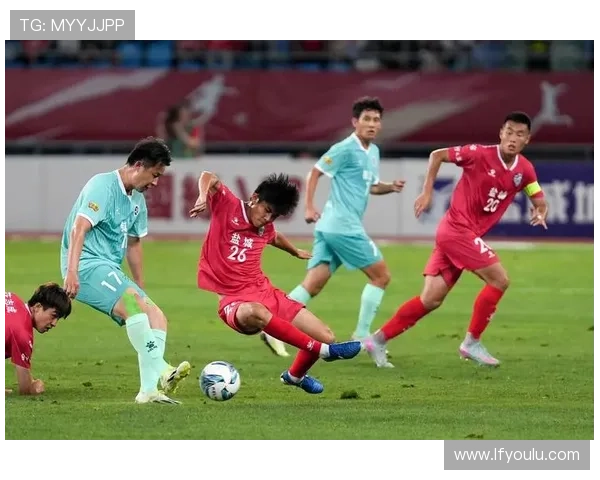 苏超盐城队球迷激情呐喊助威促队长胡书铭震撼现场热血亮相强势登场